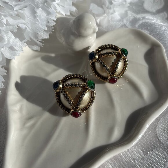 CAROLEE FAUX PEARL CABACHON CLIP EARRINGS - Picture 3 of 8